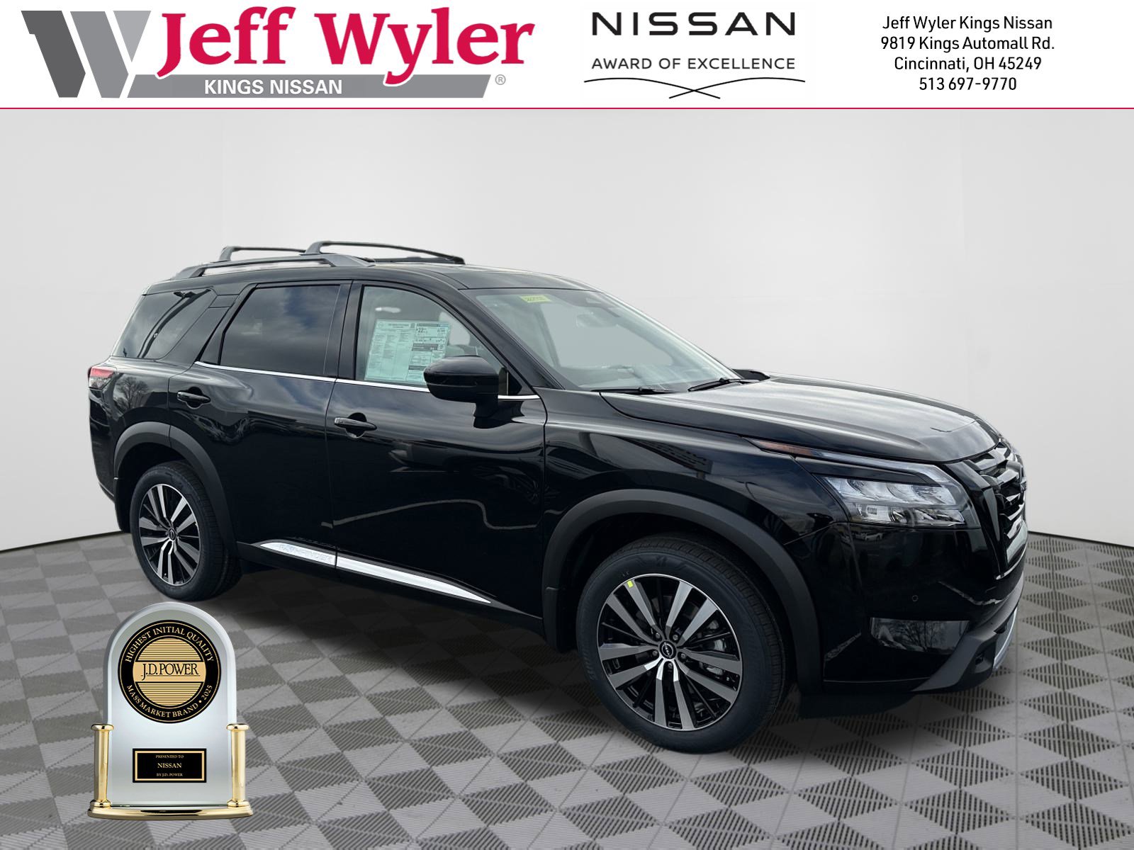 2025 Nissan Pathfinder Platinum's photo