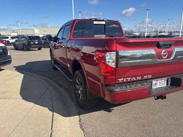 2016 Nissan Titan Platinum Reserve photo 4
