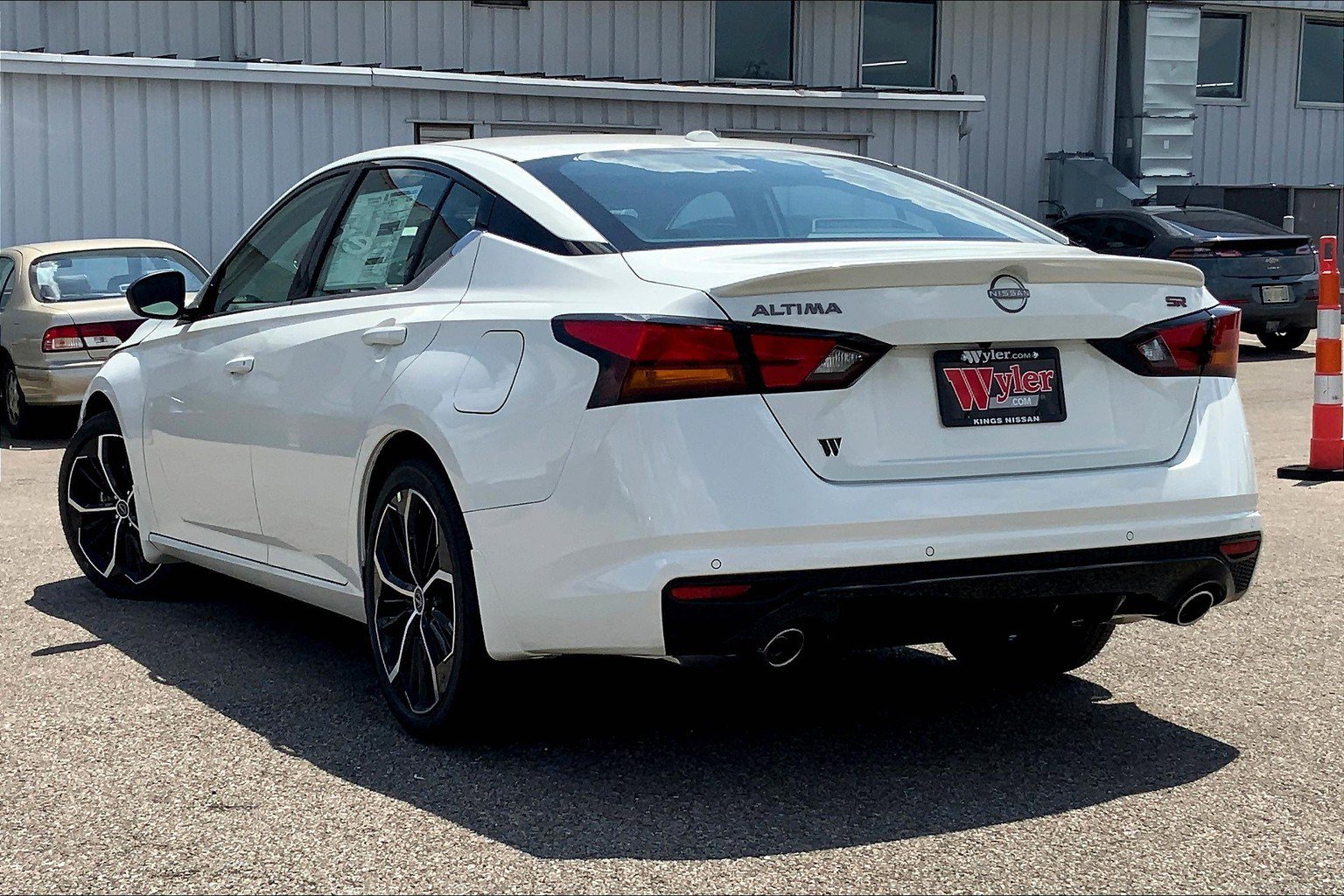 2025 Nissan Altima SR photo 3