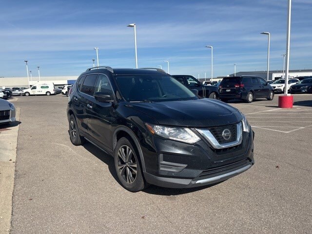2019 Nissan Rogue SV photo 3
