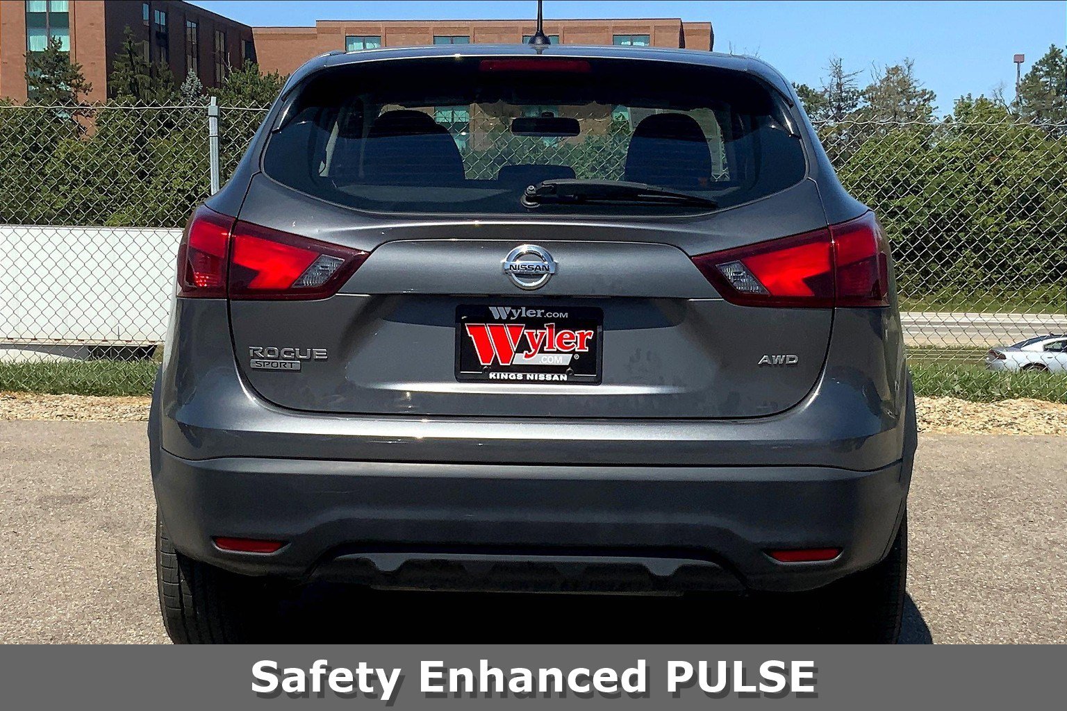 2018 Nissan Rogue Sport S photo 3