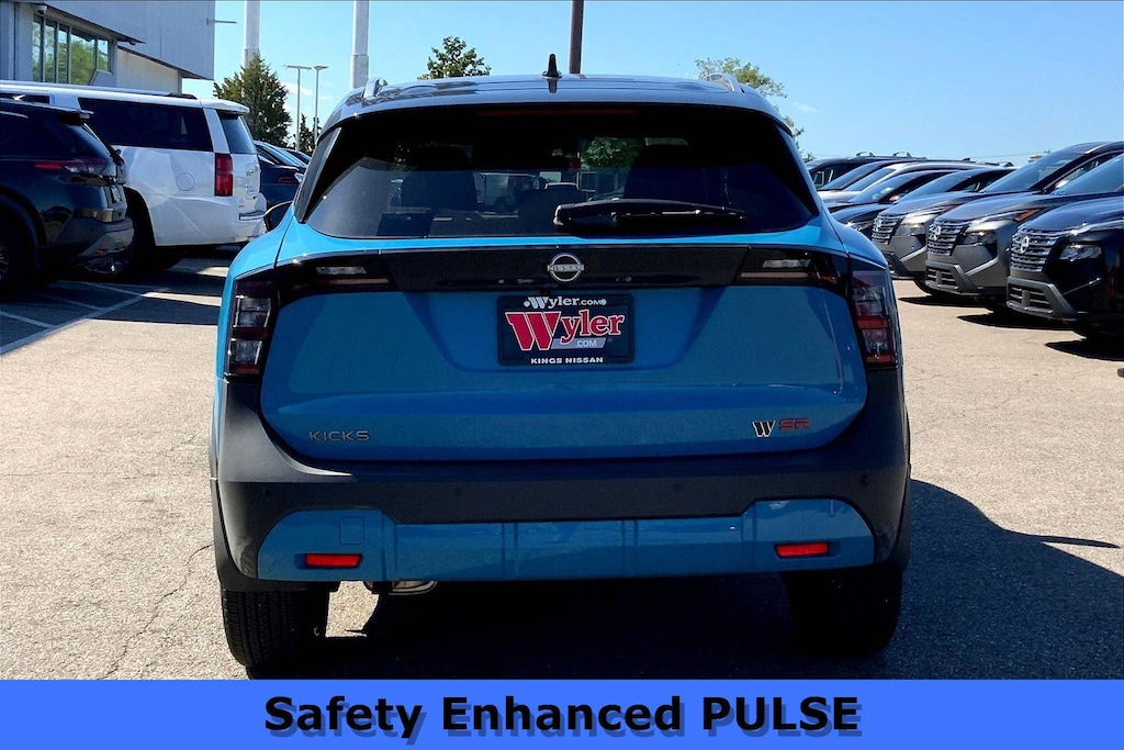 Used 2025 Nissan Kicks SR FWD SUV