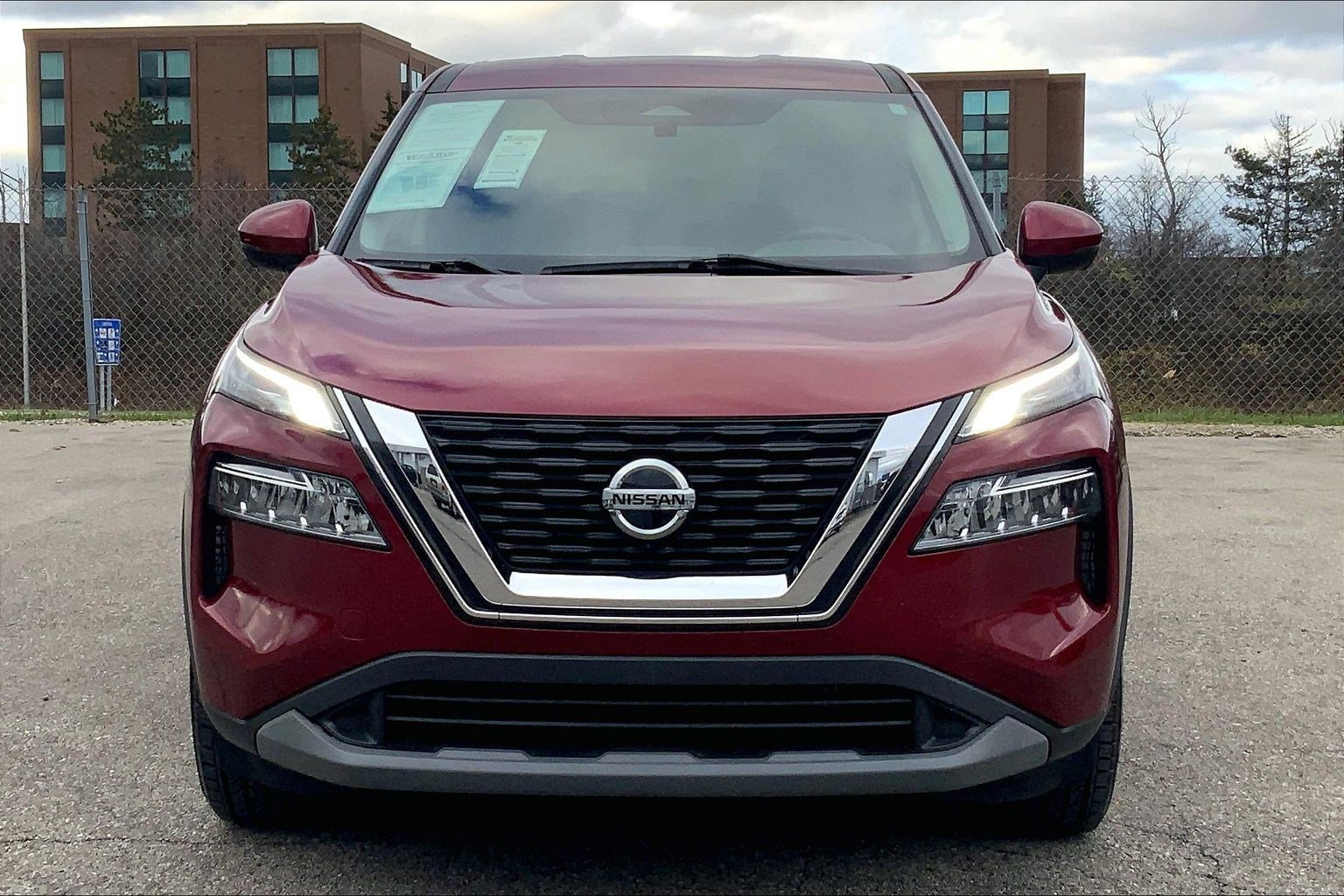 2021 Nissan Rogue SV photo 2