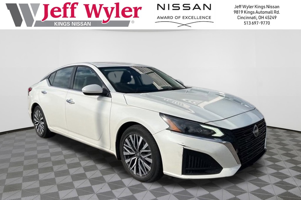 Used 2023 Nissan Altima 2.5 SV Sedan Sedan