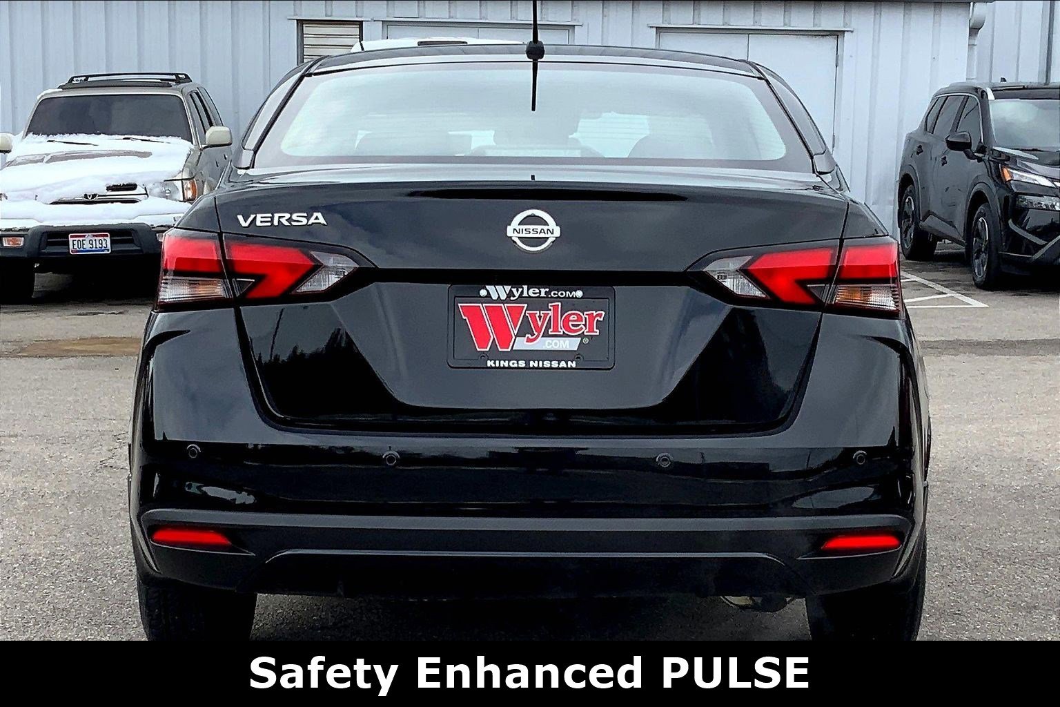 2022 Nissan Versa S photo 3