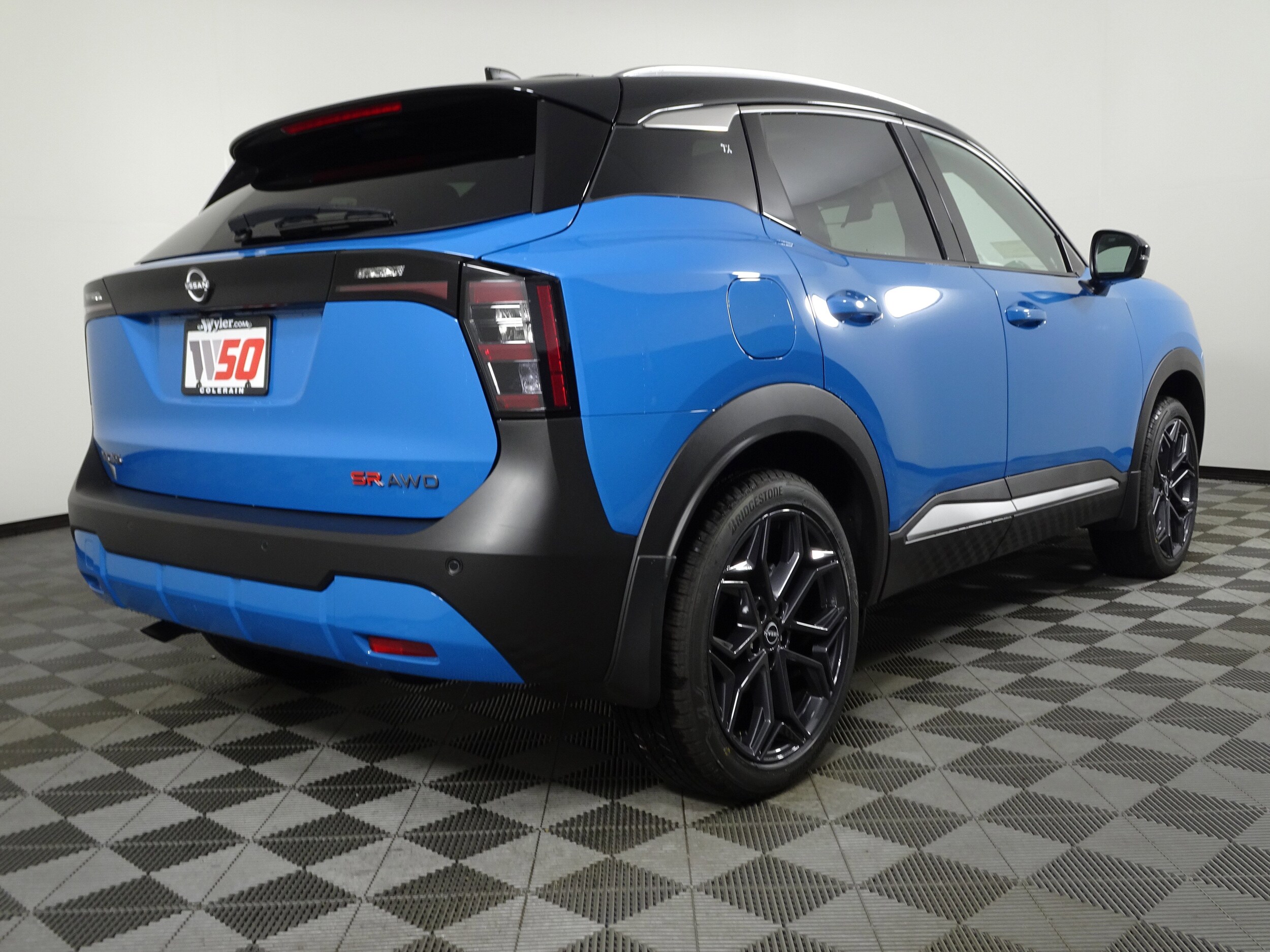 2025 Nissan Kicks SR photo 3