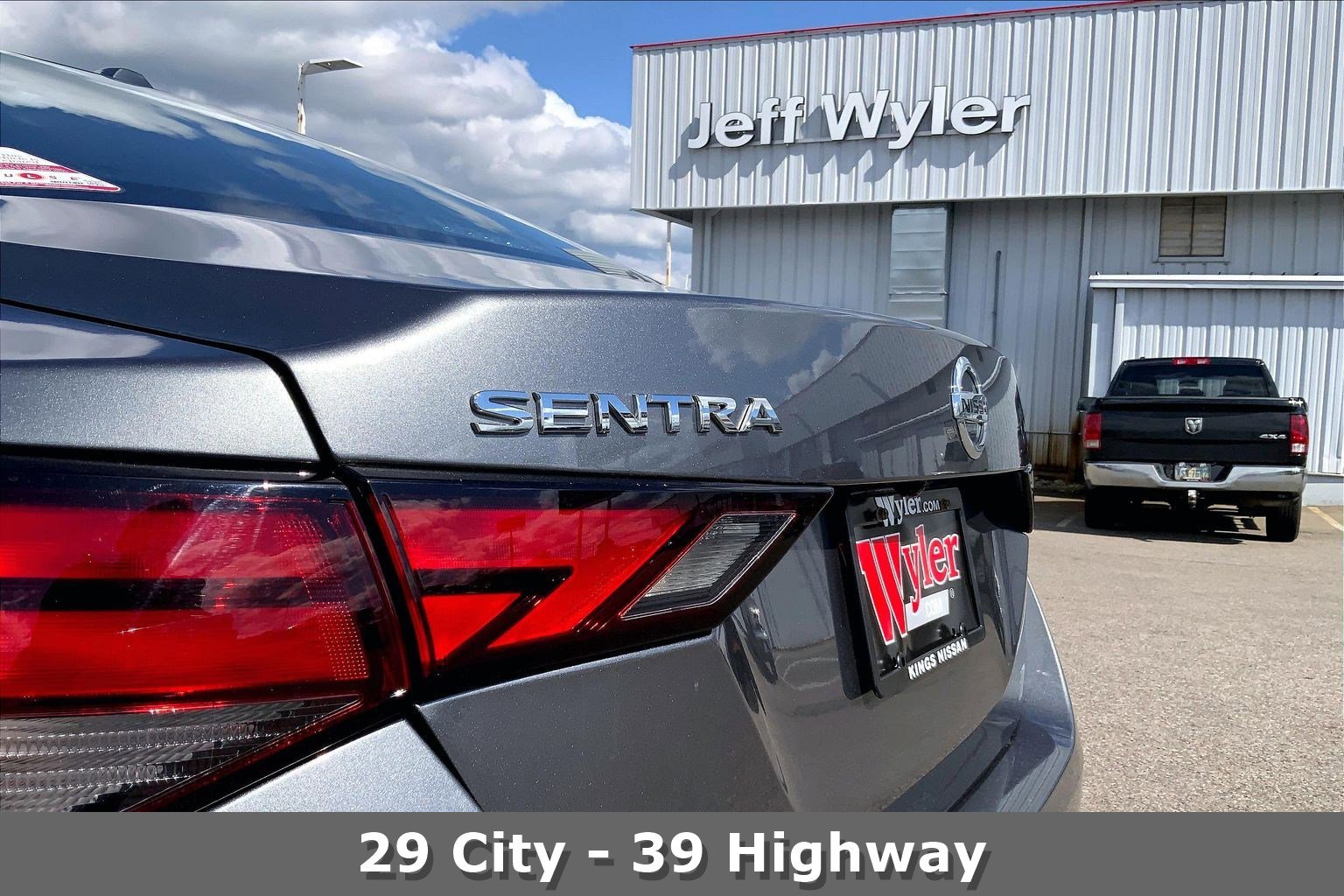 2023 Nissan Sentra SV - Photo 7