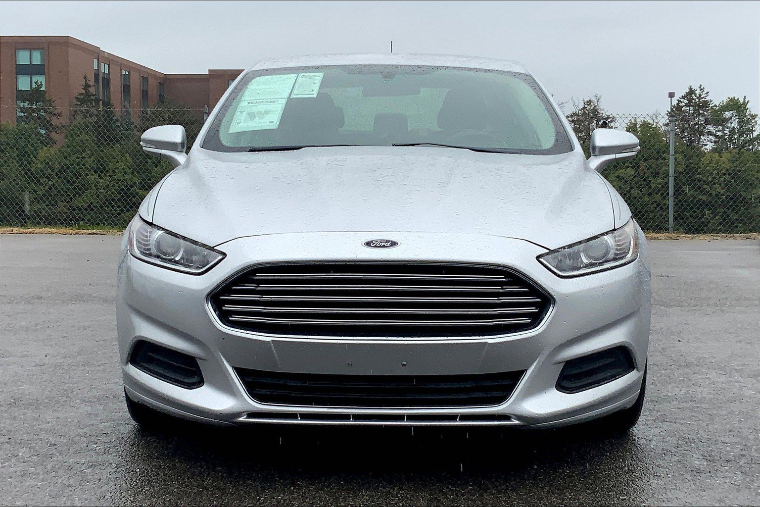 2016 Ford Fusion SE photo 2