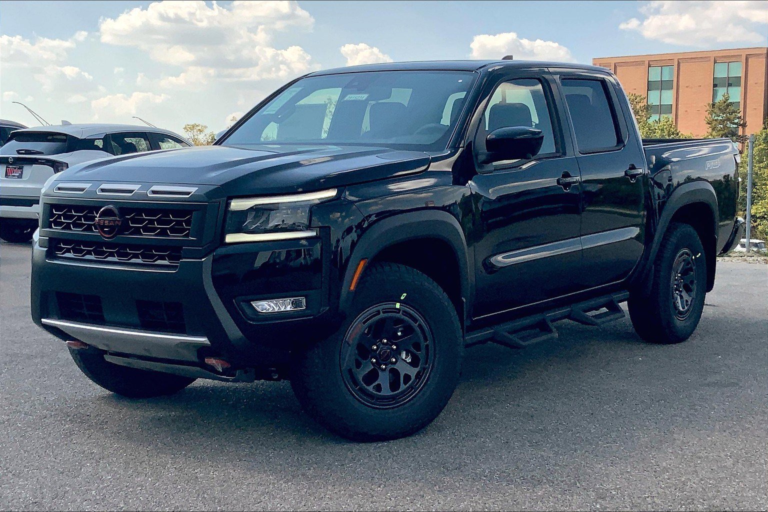 2026 Nissan Frontier PRO-4X photo 2