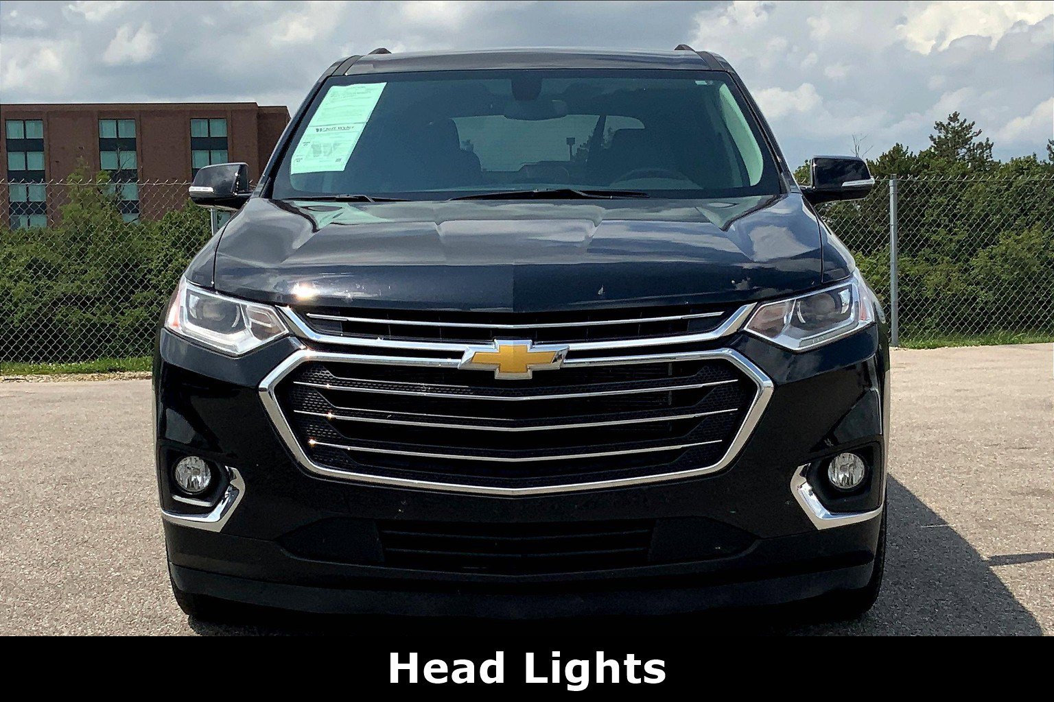 2020 Chevrolet Traverse Cloth 1LT photo 2