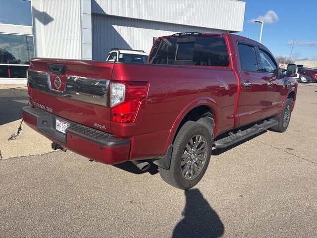 2016 Nissan Titan Platinum Reserve photo 3