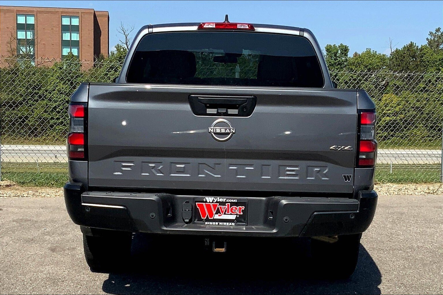 2022 Nissan Frontier Crew Cab S photo 3