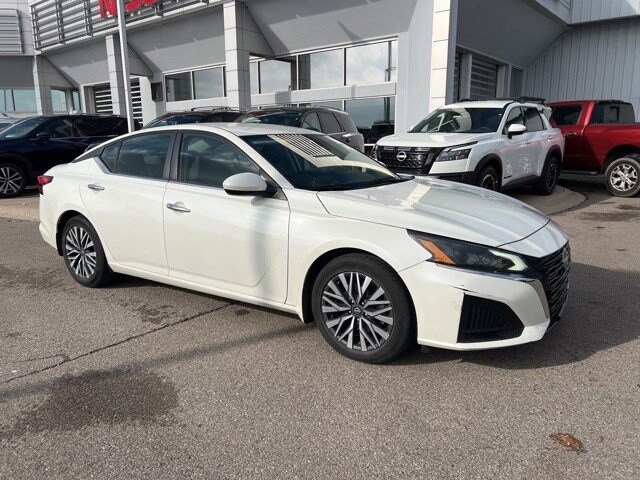 2023 Nissan Altima 2.5 SV photo 2