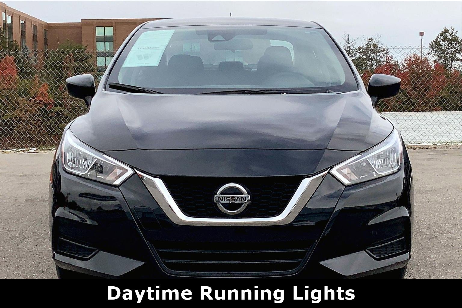 2022 Nissan Versa S photo 2