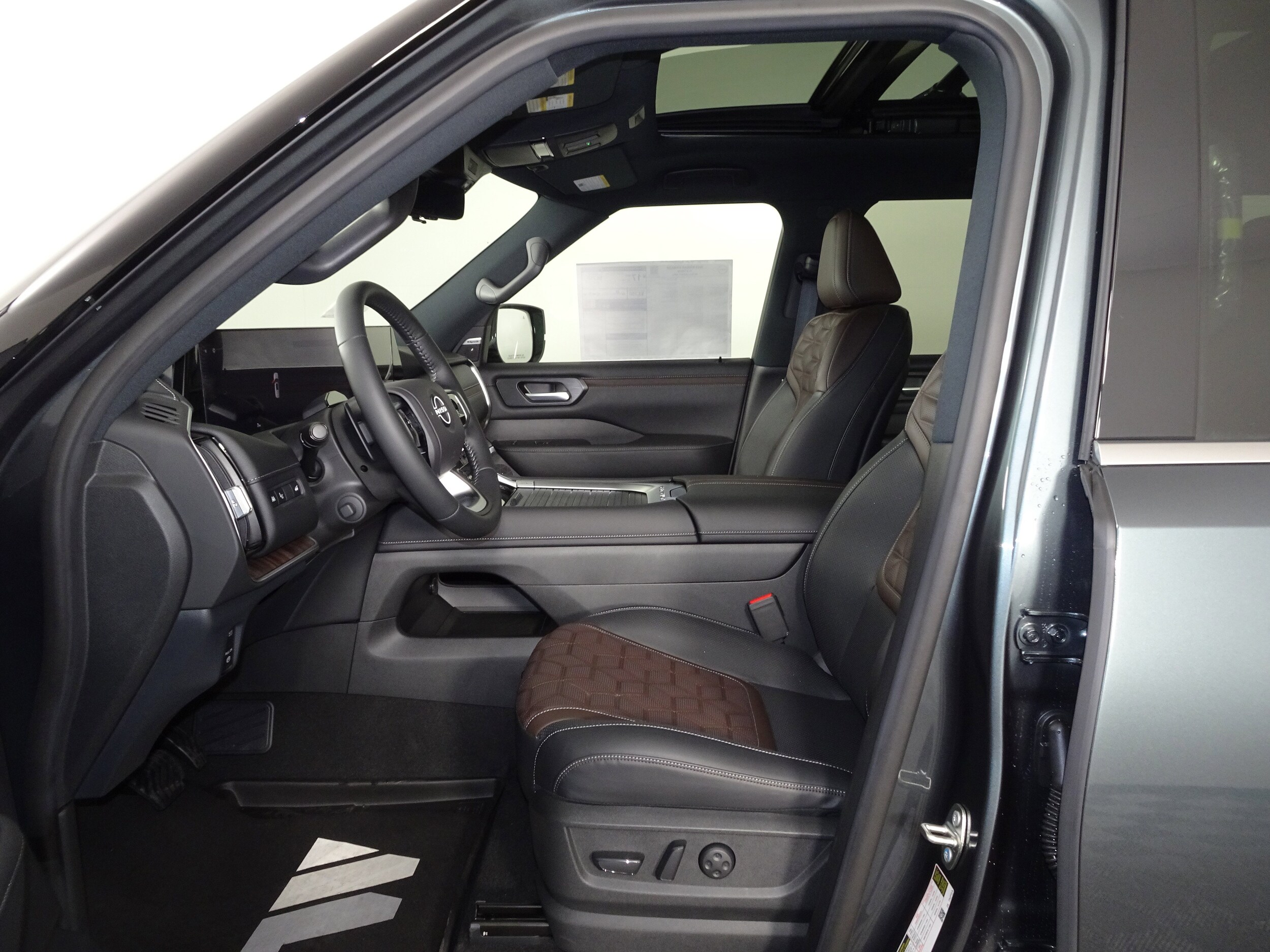2025 Nissan Armada Platinum photo 3