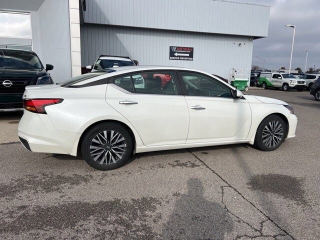 2023 Nissan Altima 2.5 SV photo 4