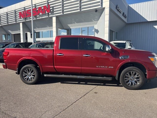2016 Nissan Titan Platinum Reserve photo 2