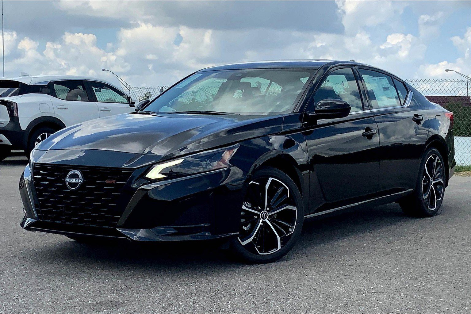 2025 Nissan Altima SR photo 2