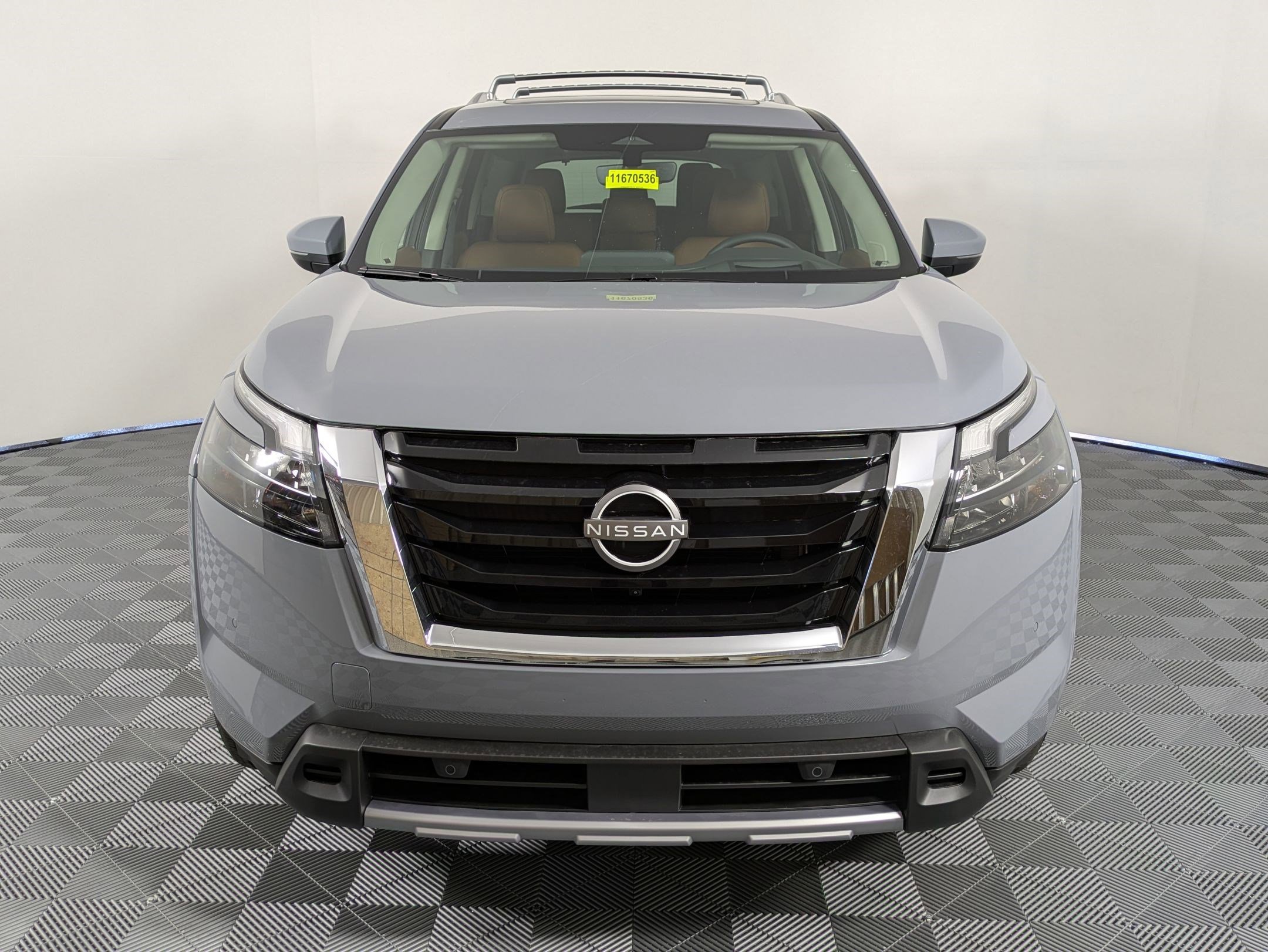 2025 Nissan Pathfinder Platinum photo 3