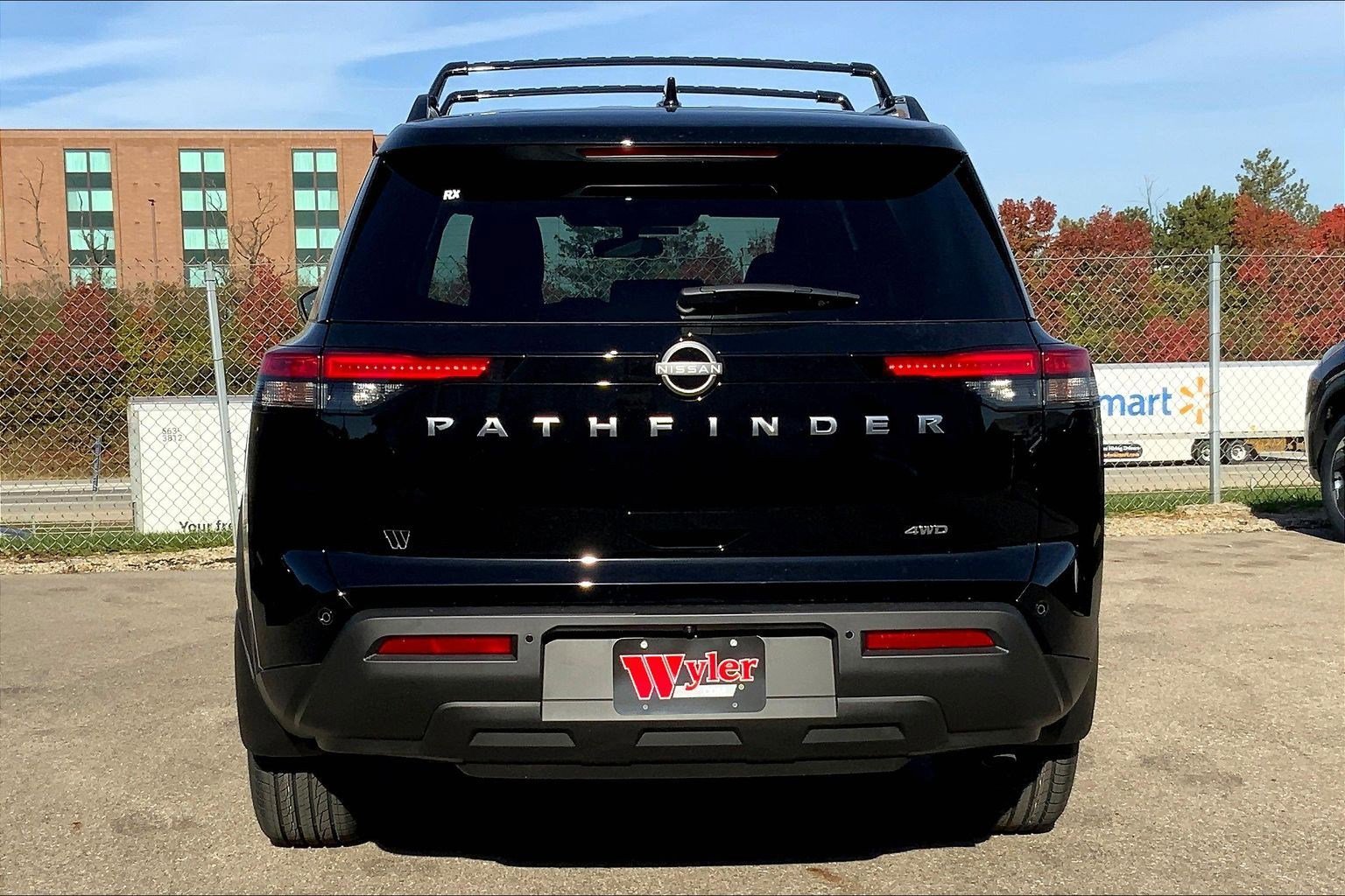 2025 Nissan Pathfinder SV photo 4