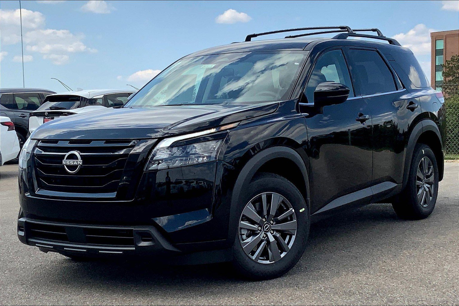 2025 Nissan Pathfinder SV photo 2