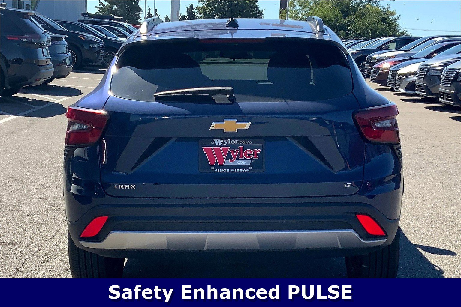 2024 Chevrolet Trax LT photo 2