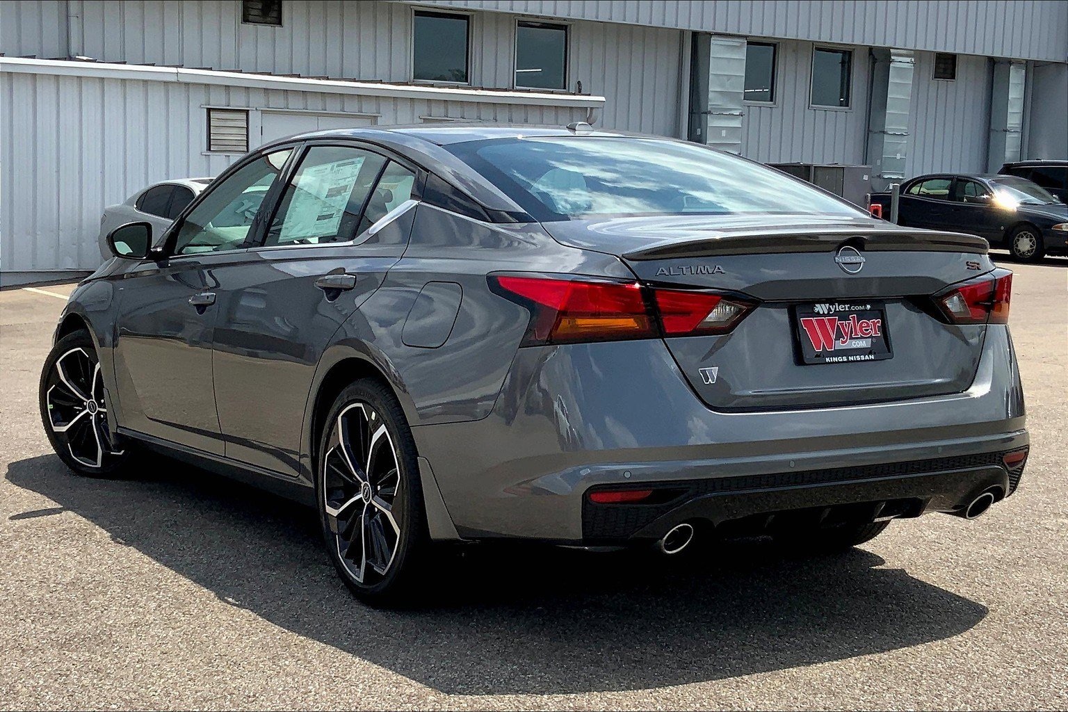 2025 Nissan Altima SR photo 3