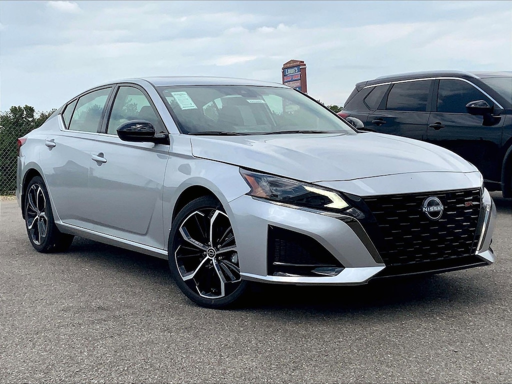 New 2025 Nissan Altima SR 4dr Car