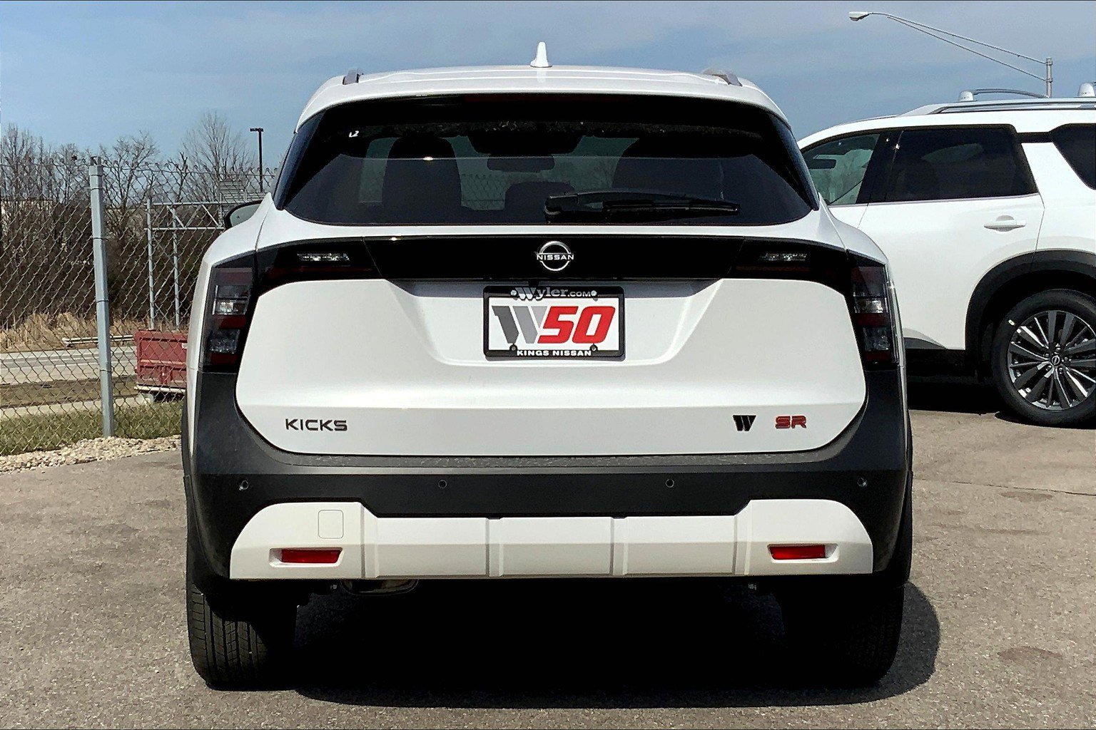 2025 Nissan Kicks SR photo 4