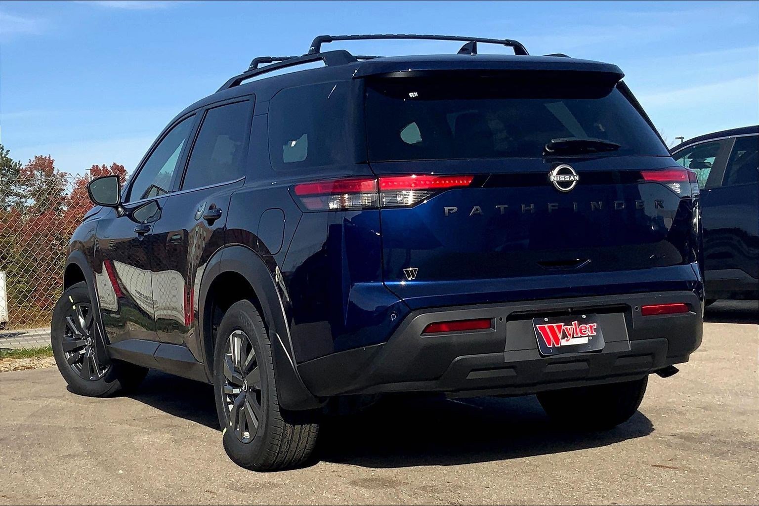 2025 Nissan Pathfinder SV photo 3