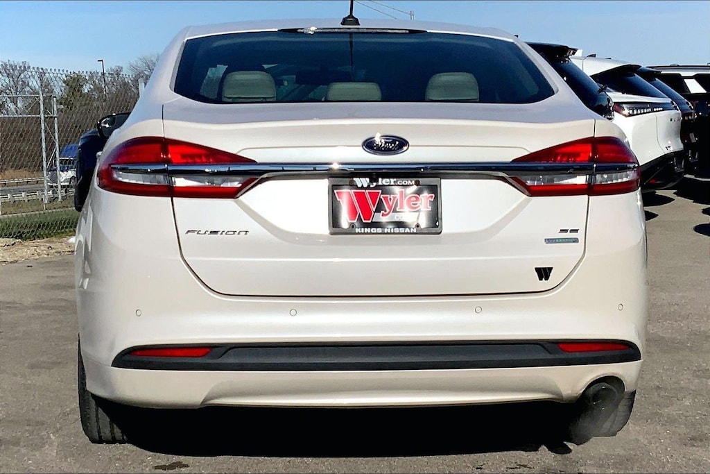 Used 2017 Ford Fusion SE FWD Sedan