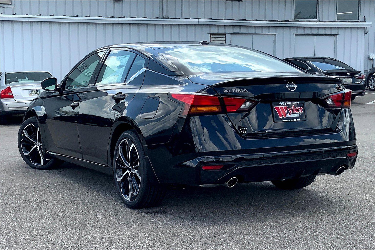 2025 Nissan Altima SR photo 3