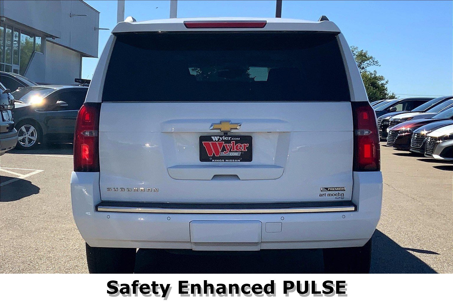2017 Chevrolet Suburban 1500 Premier photo 3