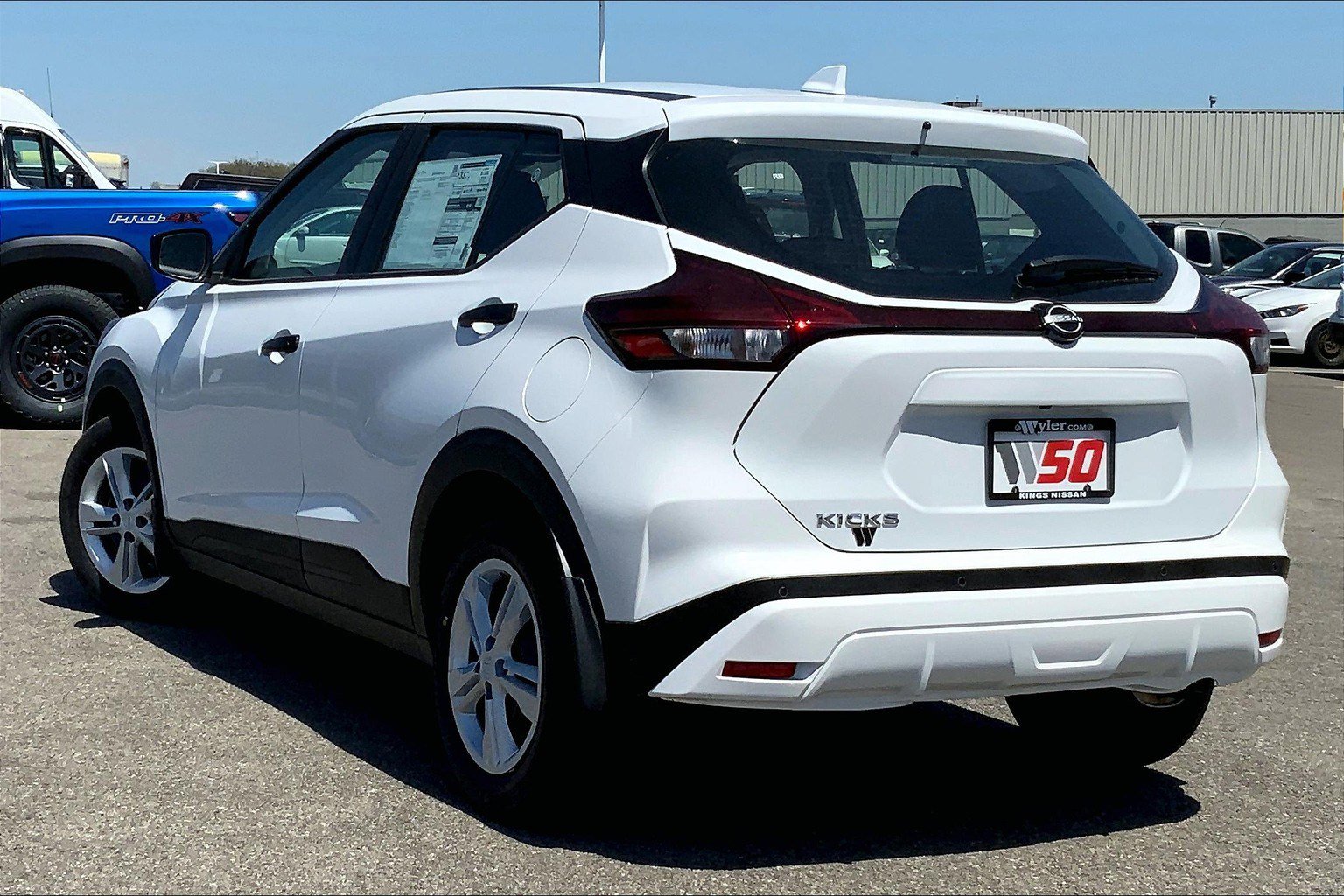 2025 Nissan Kicks Play S photo 3