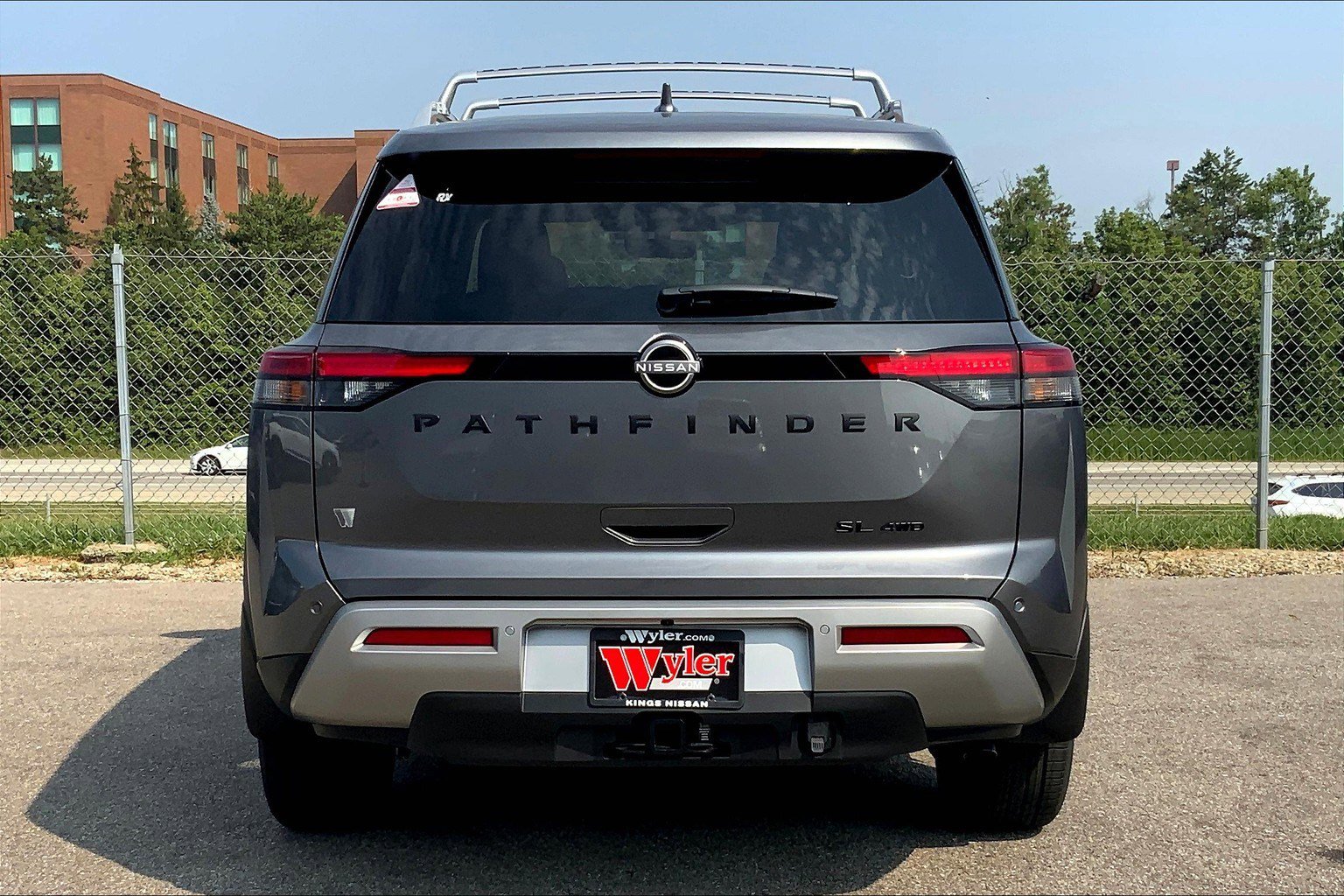 2025 Nissan Pathfinder SL photo 4