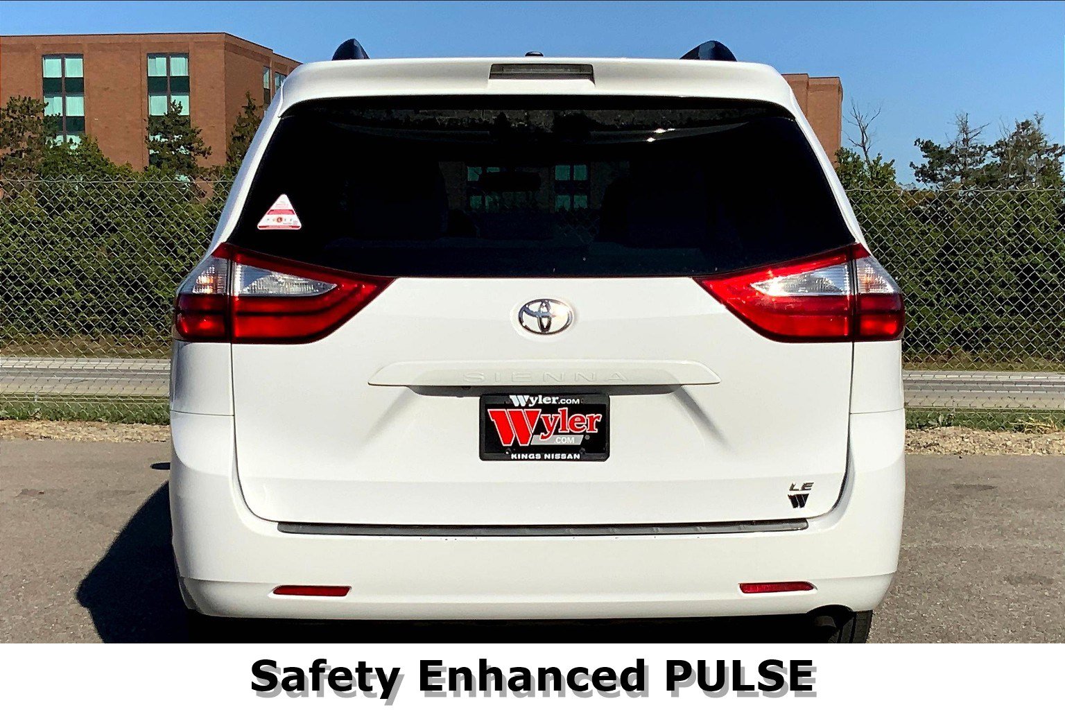 2017 Toyota Sienna L photo 3