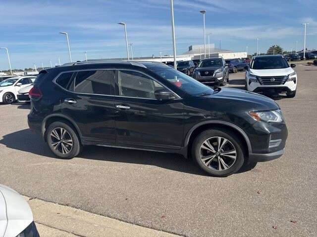 2019 Nissan Rogue SV photo 4