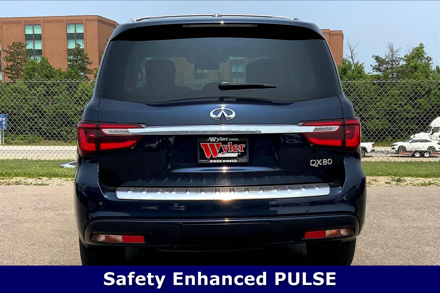 2019 Infiniti QX80 Luxe photo 3