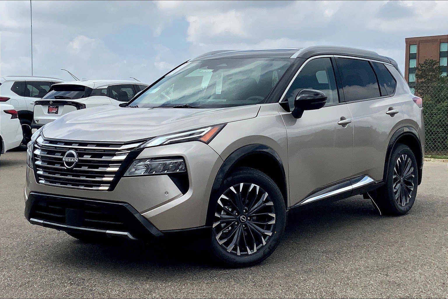 2026 Nissan Rogue Platinum photo 2