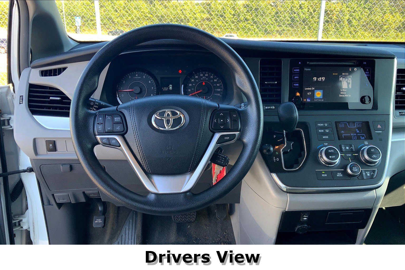 2017 Toyota Sienna L photo 4