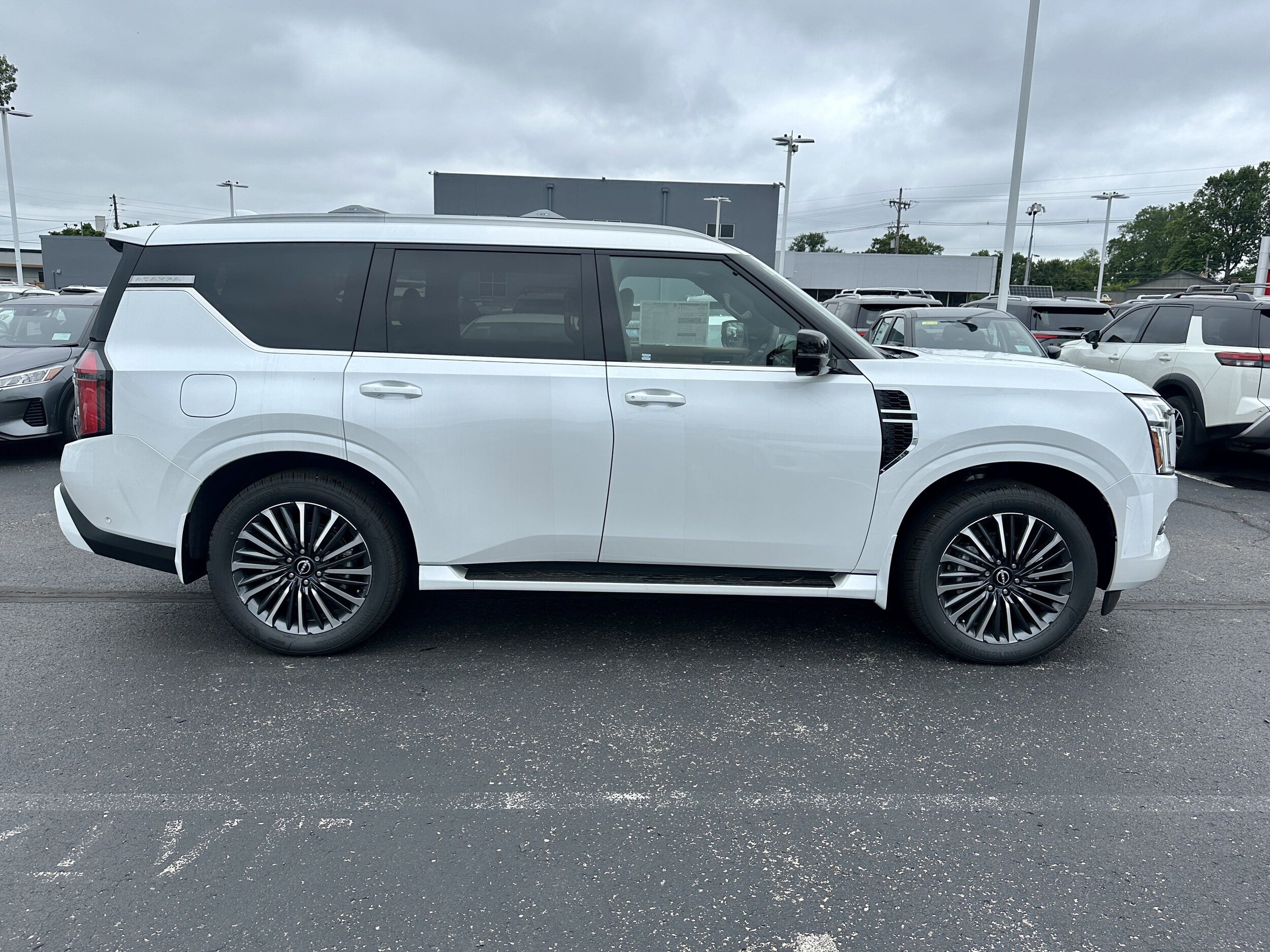 2025 Nissan Armada Platinum Reserve photo 3
