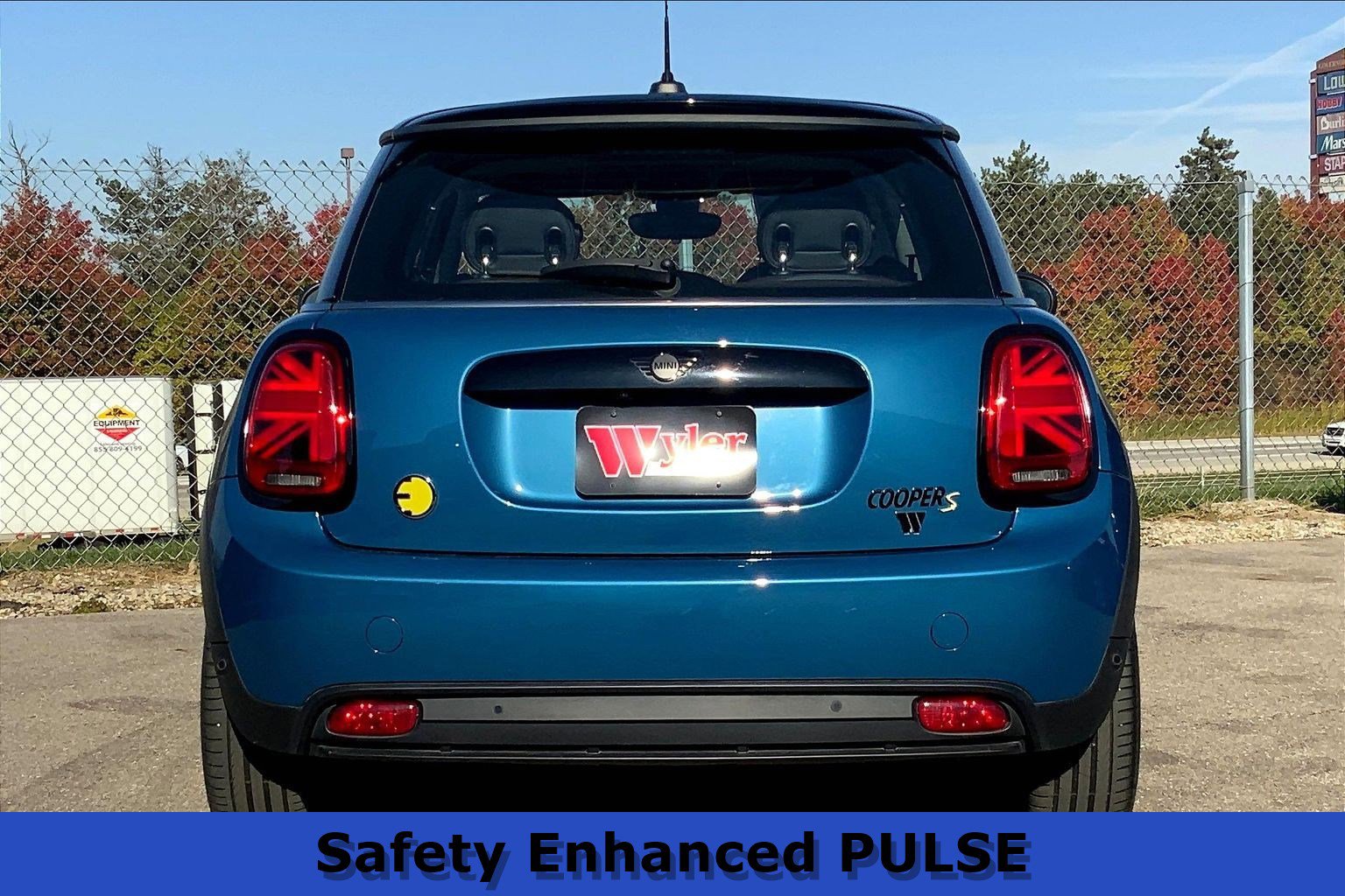 2023 Mini Cooper 2 Door Hardtop SE photo 2