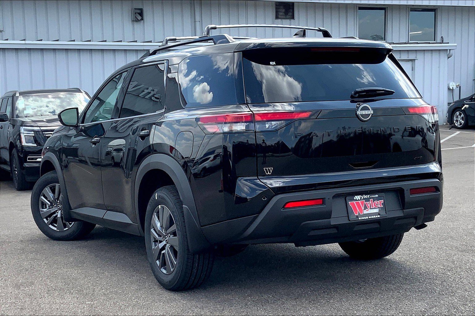 2025 Nissan Pathfinder SV photo 3