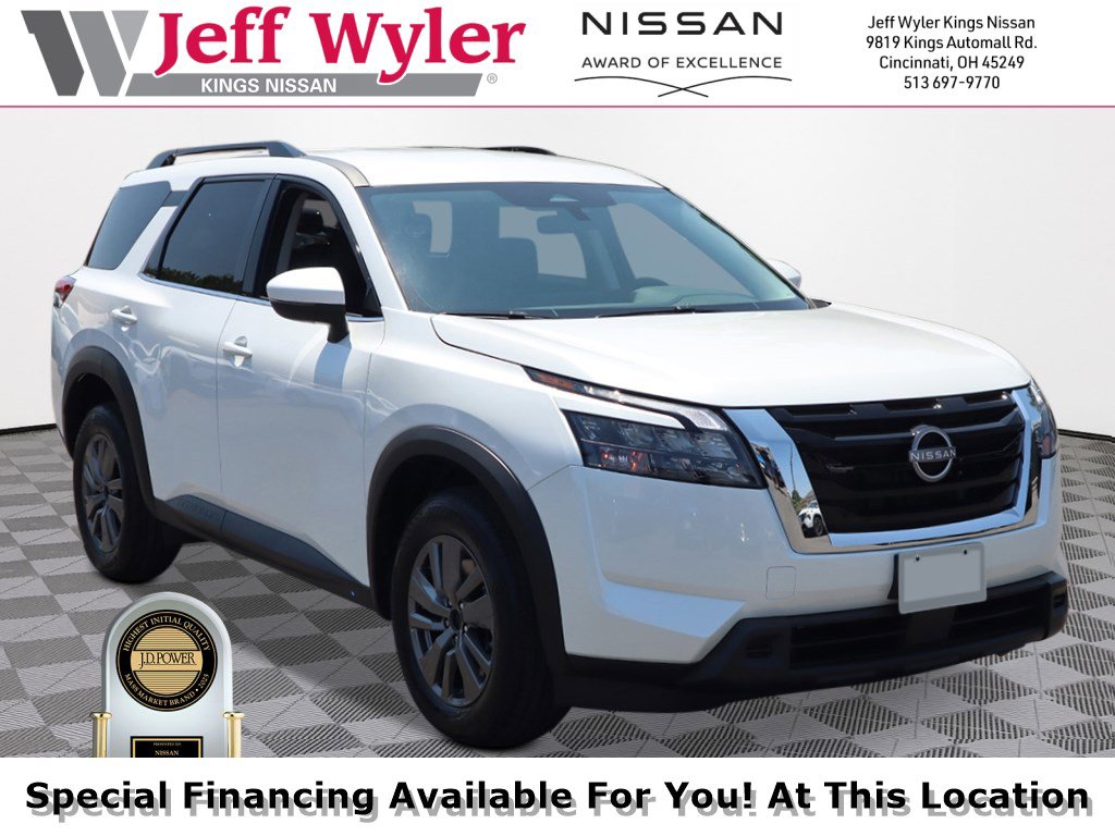 2025 Nissan Pathfinder SV's photo