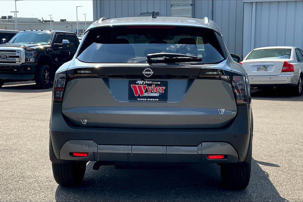 New 2025 Nissan Kicks SV Sport Utility