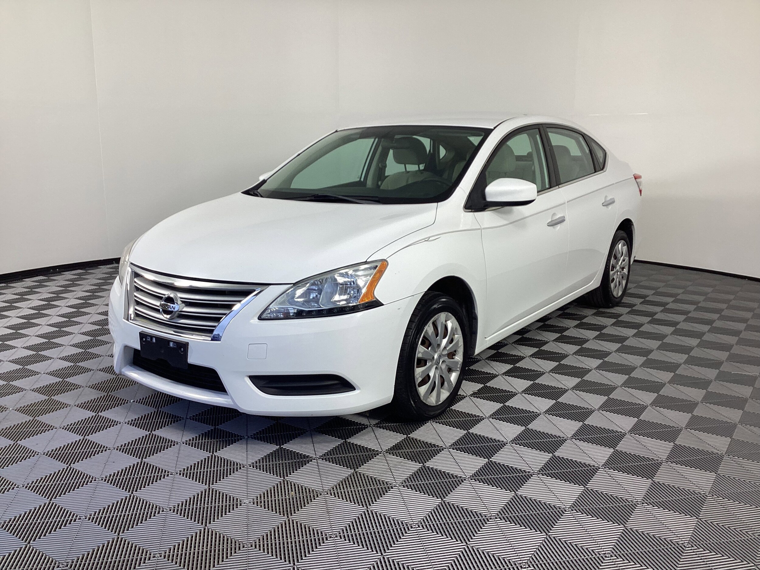 2015 Nissan Sentra S photo 2