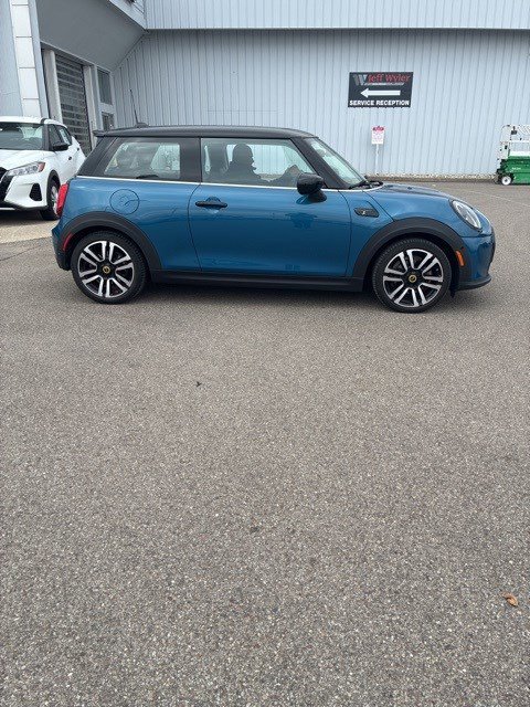 Used 2023 MINI Hardtop 2 Door SE with VIN WMW13DJ00P2T64044 for sale in Cincinnati, OH
