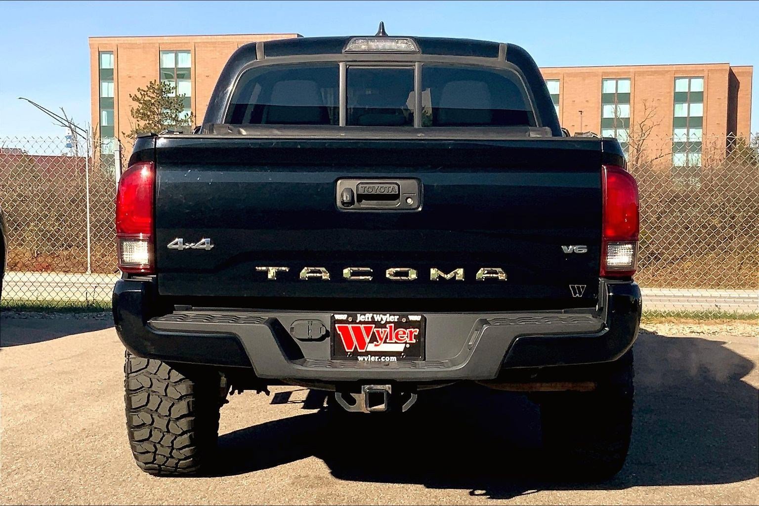 2018 Toyota Tacoma SR Double Cab V6 4x4 photo 3