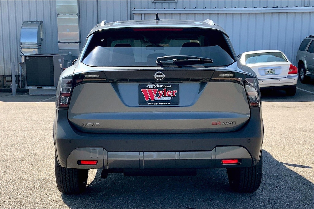 New 2025 Nissan Kicks SR Sport Utility