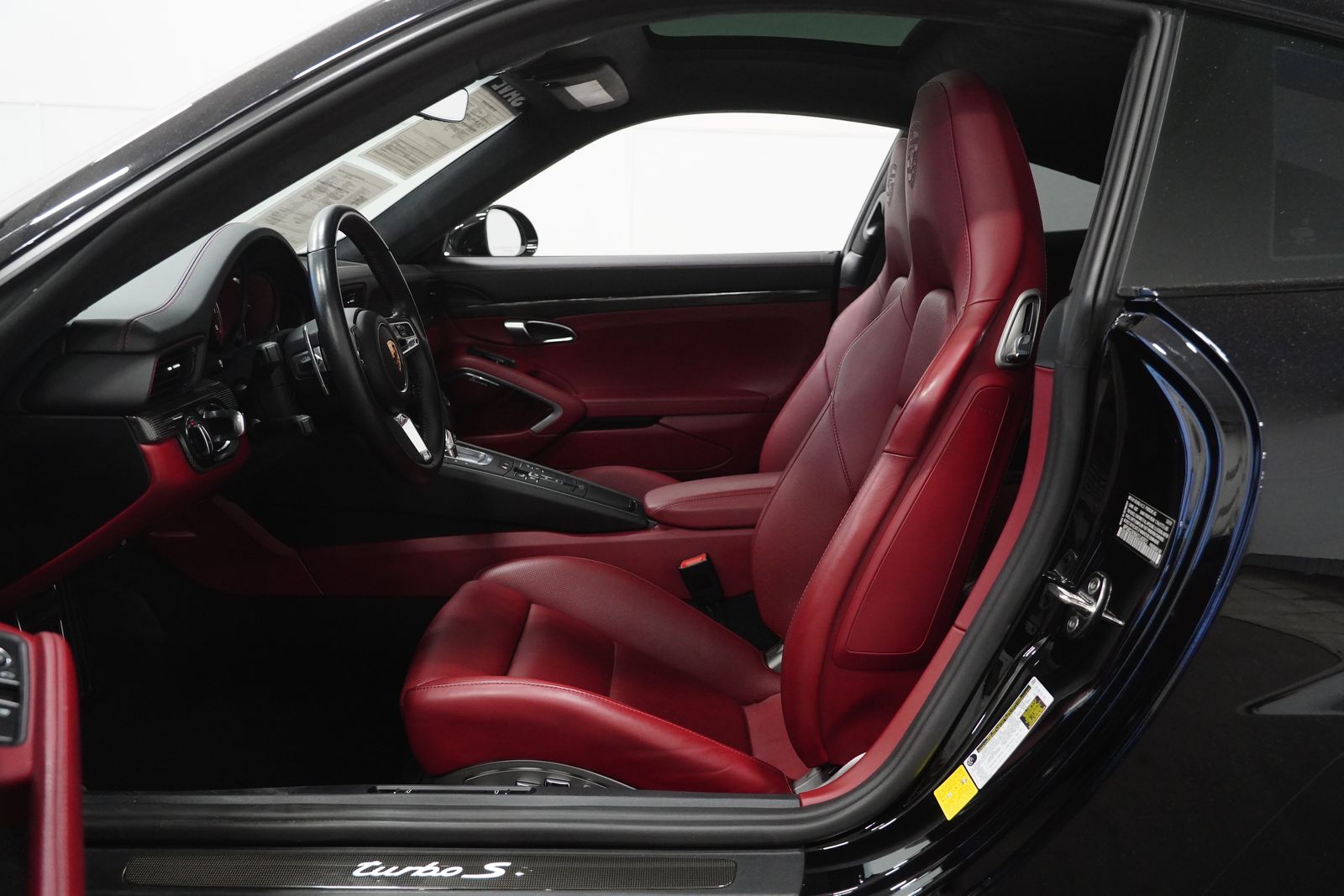 2019 Porsche 911 Turbo S photo 2
